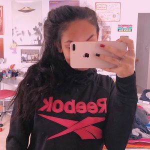 black reebok sweatshirt 🖤💗